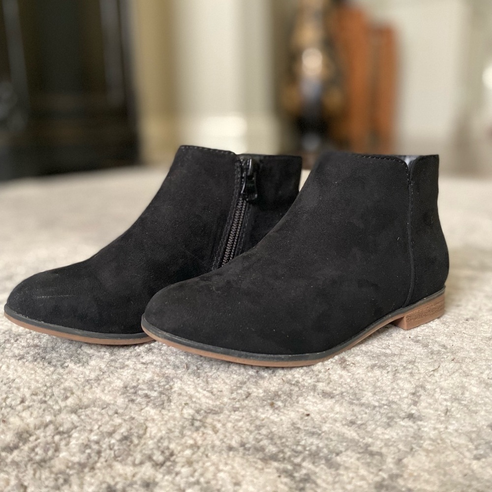 Cat & Jack girls black boots, sz 13